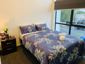 Auckland Homestay near Airport-Room With En-suite, Free Parking, Papakura